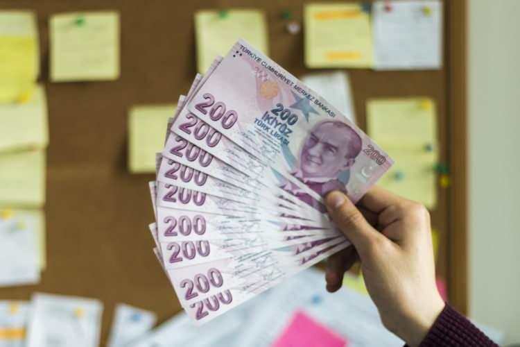 <p> SSK, Emekli Sandığı'ndan emekli olduktan sonra Bağ-Kur'lu olarak çalışmaya başlayan EYT'liler de hiçbir prim ödemeden esnaflık yapabilecek. </p>