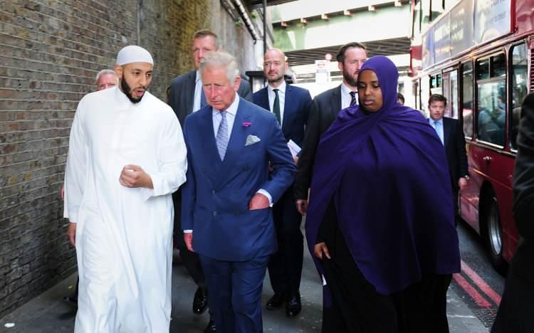 <p><span style="color:#000000"><strong>Öte yandan Müslümanların bilime yaptığı katkıları da araştıran Charles, "Biz, Batı'da İslam alimlerine borçlu olduğumuzu unutmamalıyız. Arap rakamları ve Müslüman matematikçiler tarafından Avrupa düşüncesine tanıtılan sıfır kavramı için şükürler olsun." şeklinde konuşmuştu.</strong></span></p>