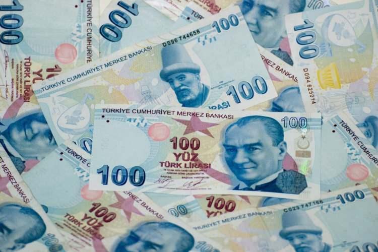 <p>EYT kapsamında emekli olanlar SSK ve Bağ-Kur'lu çalışmaya devam ederken emekli aylıklarında herhangi bir kesinti olmayacak. Kıdem tazminatı konusunda hak kaybına uğramamak için işverenle sözleşmesini emeklilik </p>