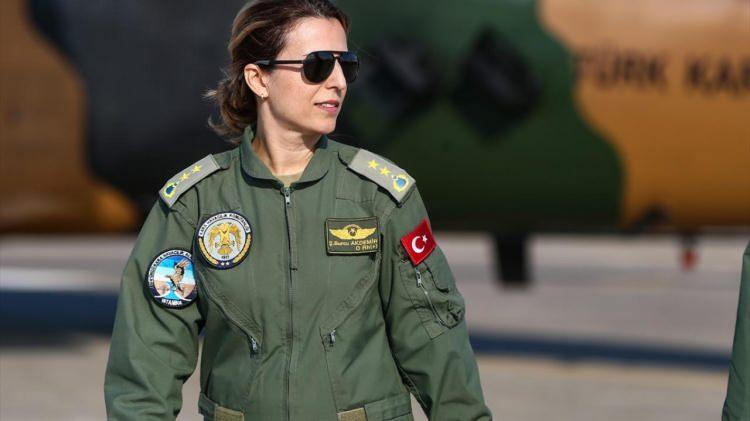 <p>Yarbay Akdemir, çadır, kuru gıda gibi ihtiyaç malzemelerinin bir noktada toplandıktan sonra helikopterlerle dağıtıldığını söyledi.</p>

<p> </p>
