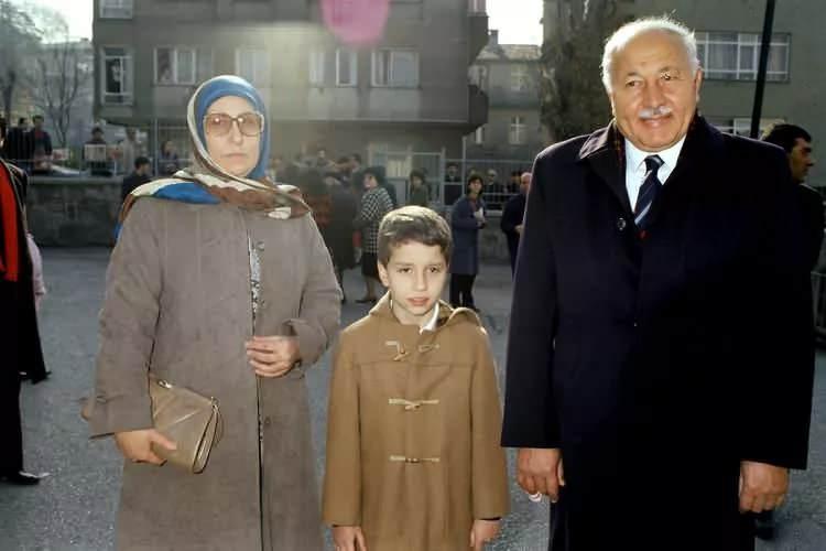 <p>Erbakan, cezaevinden çıktıktan sonra yeni parti kurmak için çalışmalar başlattı.</p>

<p> </p>
