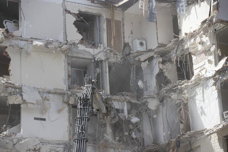 <p>Antakya ilçesi General Şükrü Kanatlı, Cebrail, Cumhuriyet, Akevler mahallelerinde zarar gören yapıların bulunduğu alanlardaki moloz yığınları iş makineleriyle kaldırıldı.</p>

<p> </p>
