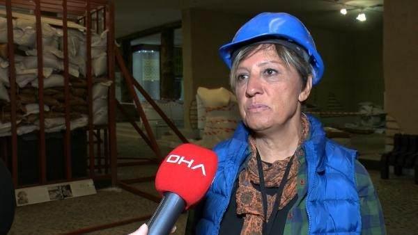 <p>Depremin ilk dakikalarından beri müzeyi korumak için çabaladıklarını anlatan Ersoy, "Ben, müdür yardımcılarım ve burada görevli arkadaşım görev alanlarını şikayet etmediler.</p>
