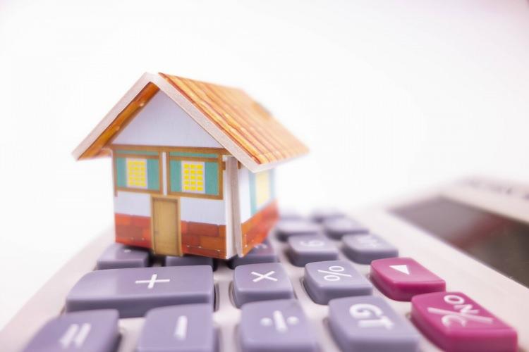 <p>20 günde 3 milyon 500 bin lira zam yapılan villa deprem fırsatçılığını bir kez daha gözler önüne serdi. </p>