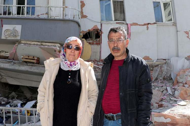 <p>Şu anda bulduğum yer nereyse, orada yatıp kalkıyorum. Başımı sokacak bir yer arıyorum. Başımı sokacak bir yer bulursam; işime devam edip, çocuklarımı yanıma alacağım. Başka da bir amacım yok" dedi.</p>

<p> </p>

<p> </p>
