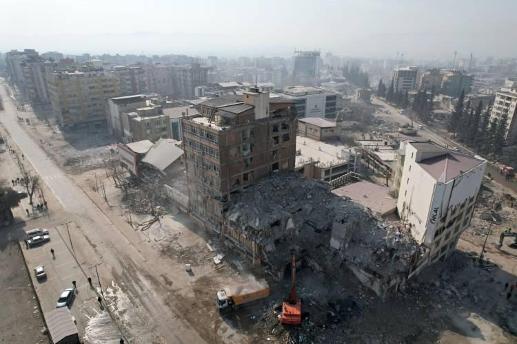 <p>​Kahramanmaraş'ta 52 yıl önce yapılan Defterdarlık Hizmet Binası depremde yıkılmadı.</p>
