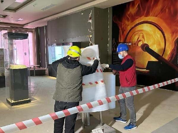 <p> İlk günden bugüne kadar buradayız. Önceliğimiz müzenin güvenliğini sağlamaktı. Tüm Türkiye müzelerinden, Aksaray'dan, Tokat'tan, Samsun'dan, Sivas'tan, gönüllü arkadaşlarımız buraya geldiler ve müzenin güvenliğini sağladık. </p>
