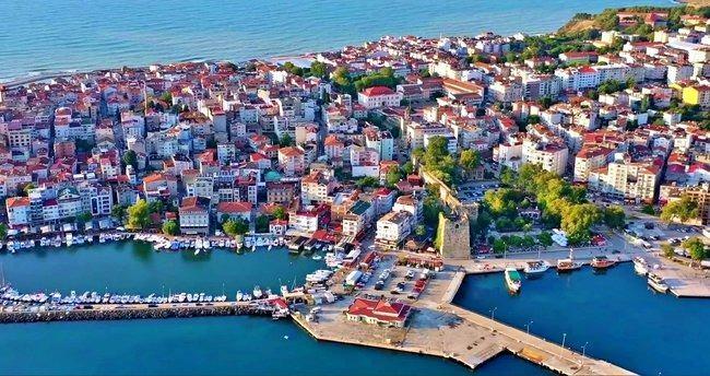 <p>11 ili etkileyen deprem felaketi ve beklenen İstanbul depremi konusunda güvenli ve sakin yaşam alanı arayanların Sinop’a rağbet gösterebileceği düşünülüyor.</p>

<p> </p>
