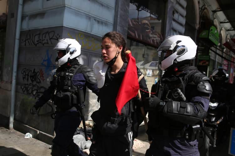 <p>Yunanistan'da öğrenciler, Larissa kentine 26 kilometre uzaklıkta bulunan Tempi bölgesindeki tren kazasında yaşamını yitirenler için eylem yaptı. </p>