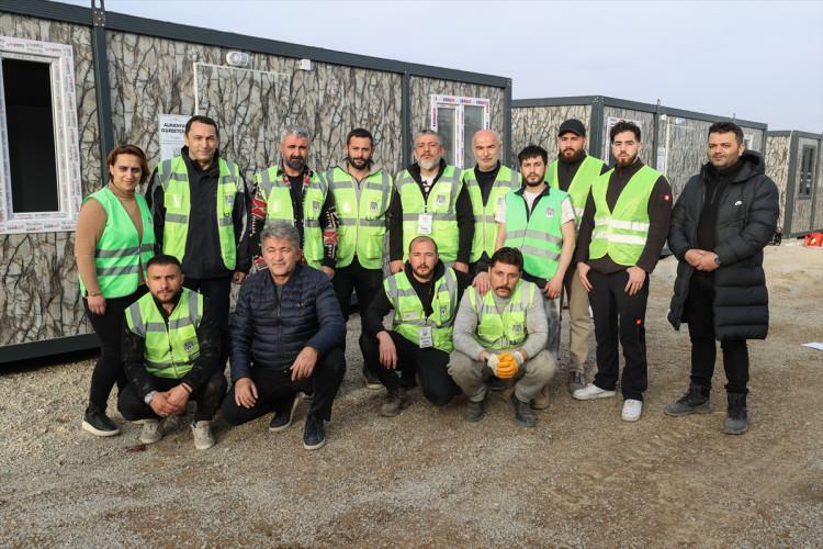 <p>Almanya'da yaşayan bir grup Türk, Kahramanmaraş merkezli 6 Şubat'ta meydana gelen depremlerin ardından ana vatanları Türkiye'de konteyner kent kurarak yardım elini uzattı. </p>