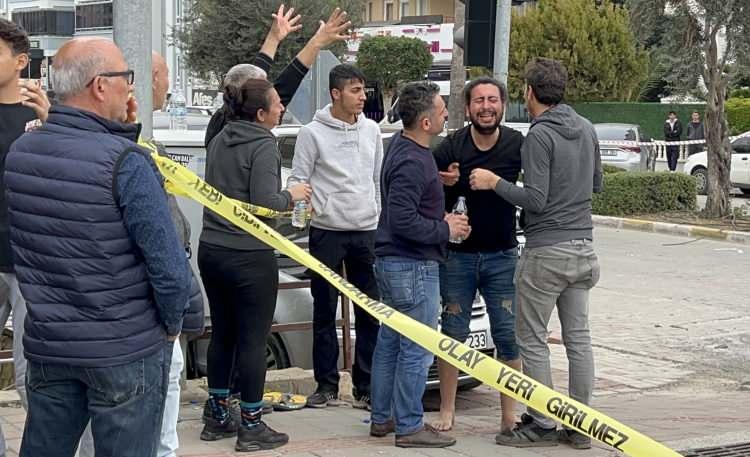 <p><strong>"KUZENİMİN AİLESİ KAZADA YARALANDI, EŞİNİN AKRABALARI DA VEFAT ETTİ"</strong></p>

<p> </p>

<p><strong>"Kuzenin ailesi, kazada yaralandı ancak kuzenimin eşinin akrabaları vefat etti. Çok üzgünüz. Kader, onları orada yakaladı" </strong>dedi. </p>
