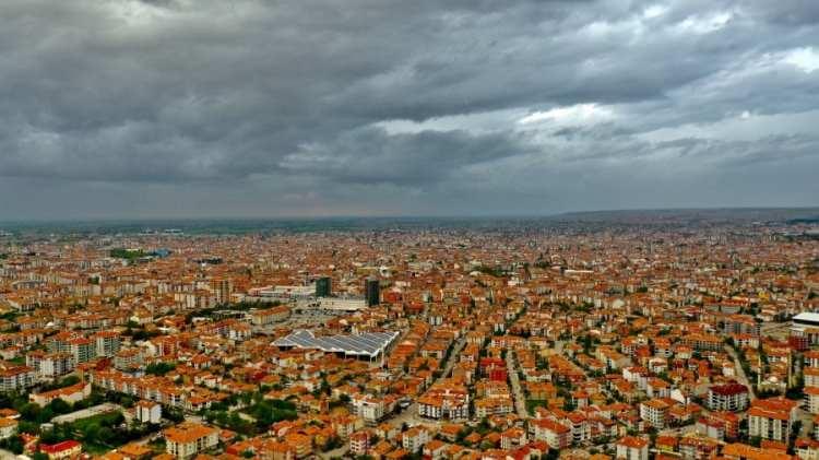 <p>En risksiz ilçeleri Güzelyurt ve Gülağaç olan Aksaray da 4. derece deprem bölgesinde yer alan Türkiye'de deprem riskinin çok düşük olduğu illerin başında geliyor.</p>
