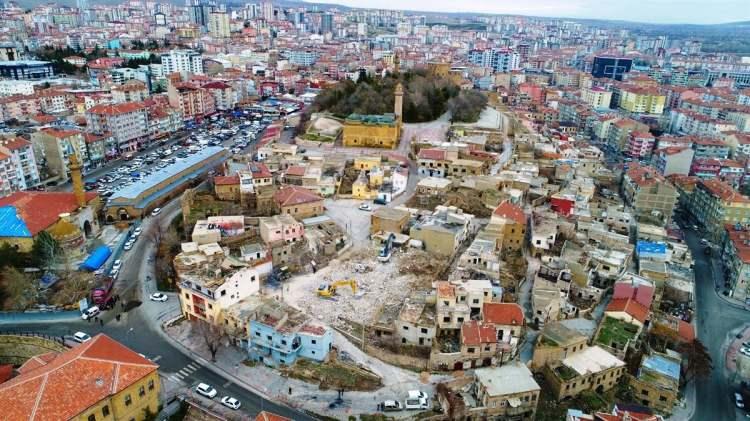 <p>Tamamı 4 ve 5. derece olan Niğde Türkiye'de depreme karşı en güvenilir yerlerden biri olarak karşımıza çıkıyor. Niğde'de ise en güvenilir ilçe ise 5. derece risk bölgesinde yer alan Altunhisar. </p>

<p> </p>
