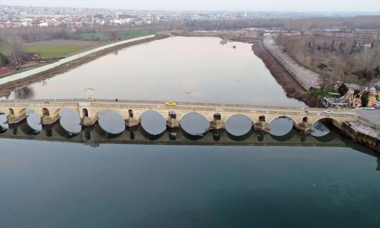 <p>Edirne Emlak Müşavirleri Derneği Başkanı Serhat Çeker, Kahramanmaraş merkezli depremlerin ardından özellikle Marmara Bölgesi'nden Edirne'ye yoğun bir göç dalgası olduğunu belirtti.</p>