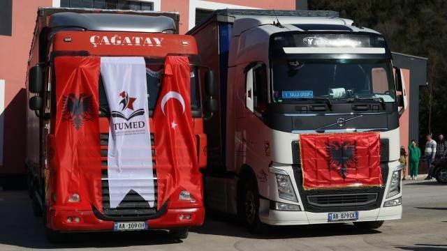 <p><strong>Arnavutluk</strong></p>

<p>Tıbbi ve arama-kurtarma personeli: 73</p>

<p>Arama-kurtarma aracı: 7</p>

<p>İnsani yardım: 2 TIR</p>
