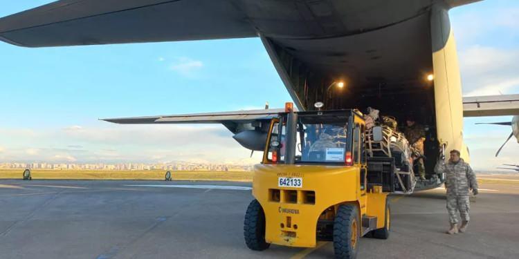 <p><strong>İtalya</strong></p>

<p>Arama kurtarma personeli: 74</p>

<p>İtfaiyeci: 60</p>

<p>Sağlık personell: 10</p>
