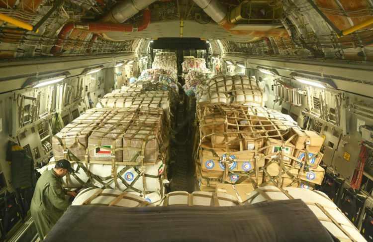 <p><strong>Kuveyt</strong></p>

<p>Arama-kurtarma ve acil sağlık ekibi personeli: 46&nbsp;</p>

<p>9 askeri kargo u&ccedil;ağıyla taşınan insani yardım malzemesi: 450 ton</p>

<p>&Ouml;zel sekt&ouml;r temsilcilerinin yaptığı insani yardım: 30 milyon dolar</p>

<p>&ldquo;Kuveyt Yanınızda&rdquo; kampanyasına katılan 130 bini aşkın kişi ve kuruluşun desteğiyle toplanan meblağ (T&uuml;rkiye ve Suriye i&ccedil;in): 70 milyon dolar</p>

<p>H&uuml;k&uuml;metin taahh&uuml;t ettiği yardım: 15 milyon dolar</p>
