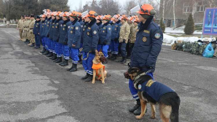 <p><strong>Kırgızistan</strong></p>

<p>Arama-kurtarma personeli: 188</p>

<p>İnsani yardım: 3 ton</p>

<p>T&uuml;rkiye Bişkek B&uuml;y&uuml;kel&ccedil;iliğinin toplama merkezlerinden g&ouml;nderilen yardım: 6 ton Ke&ccedil;e</p>

<p>&Ccedil;adır sayısı: 52</p>
