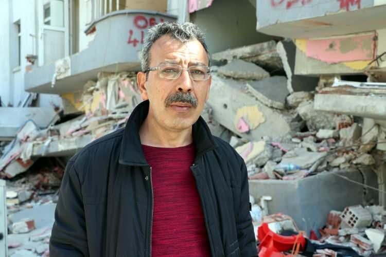 <p>Onları görünce sadece sevindim; sağ salim gördüğüm için çok mutlu oldum. Şu anda sığınabileceğimiz yerlerde kalıyoruz. Çadır veya evimiz olmadığı için taziye evlerinde konaklıyoruz. Başvuru yaptık ama çadır temin edilmedi. Sıraya alındık, çadır çıkmasını bekliyoruz. </p>