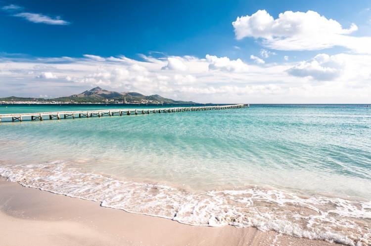 <p><span style="color:#800000"><strong>5. Playa de Muro Beach, İspanya</strong></span></p>