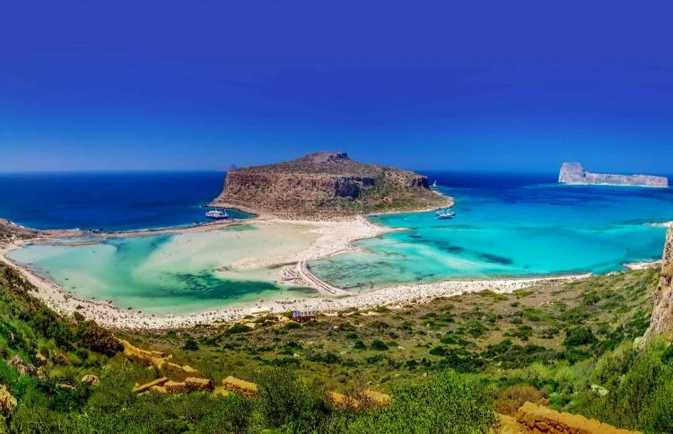 <p><strong><span style="color:#800000">6. Falassarna Beach, Yunanistan</span></strong></p>