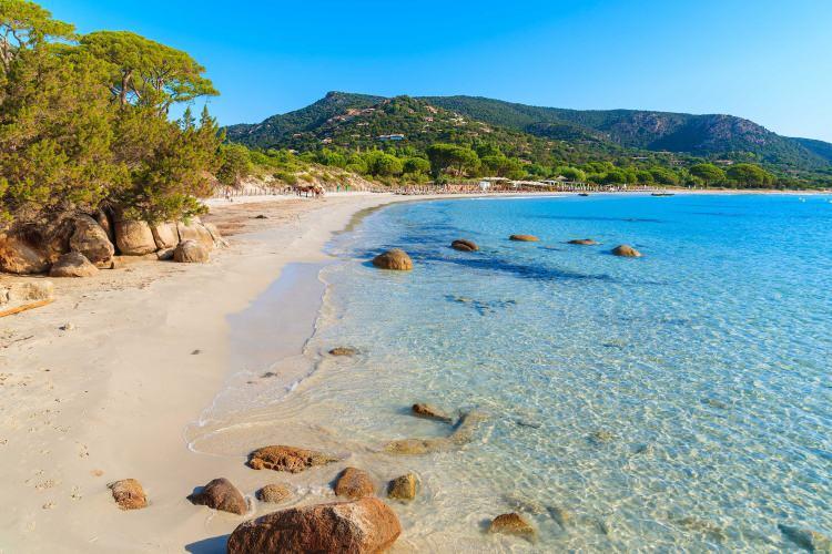 <p><span style="color:#800000"><strong>10. Plage du Sillon, Fransa</strong></span></p>