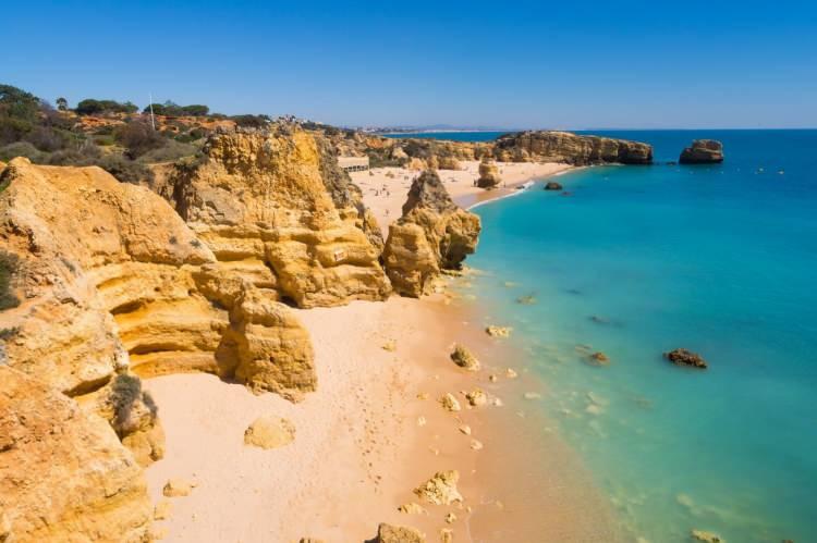 <p><span style="color:#800000"><strong>19. Praia Sao Rafael, Portekiz</strong></span></p>