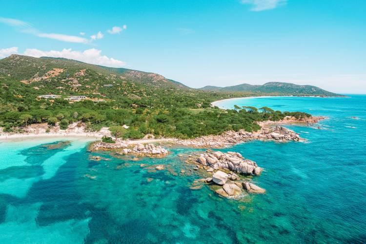 <p><span style="color:#800000"><strong>23. Plage de Palombaggia, Fransa</strong></span></p>