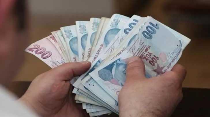 <p>İlk kez yaşlılık veya emekli aylığı bağlananlardan, yaşlılık veya emekli aylığı talebi nedeniyle işten ayrılış bildirgesi verilenlerin işten ayrılış tarihini takip eden 30 gün içinde en son çalışılan özel sektör iş yerinde sosyal güvenlik destek primine tabi çalışmaya başlamaları halinde, çalışılmaya başlandığı tarihten itibaren, sosyal güvenlik destek primi işveren hissesinin 5 puanlık kısmına isabet eden tutar Hazinece karşılanacak.</p>