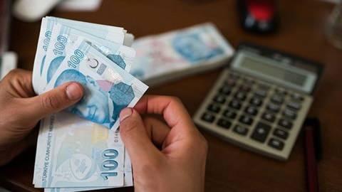 <p>Buna göre, emekli olmak isteyenler e-devlet üzerinden ya da sosyal güvenlik merkezlerine başvuru yapabilecek. Sigorta başlangıcı 8 Eylül 1999 ve öncesi olanlar, EYT düzenlemesi ile emeklilik hakkı kazanabilecek.</p>
<p> </p>