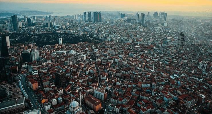 <p> Zemine göre çalışmaların başlandığı konuşuldu. Toplantıda sadece depremi konuşmadık, kuraklık da konuşuldu. Bu yazın daha sıcak geçeceği, barajlarda yüzde 17 su kaldığı ve kuraklığın daha artacağı da dile getirildi."</p>
