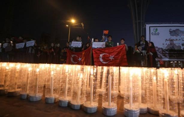 <p><strong>"YARAMIZ YARANIZDIR"</strong></p>
<p><strong>Serya, <span style="color:#B22222">"Kalbimiz Suriye ve Türk halkıyla birlikte. Filistin ve Gazze Şeridi'nden Türkiye ve Suriye'yi vuran yıkıcı depremden etkilenenlere insani bir mesaj göndermek için mumlar yakıyoruz. Yaranız yaramızdır."</span> açıklamasında bulundu. </strong></p>
<p> </p>
