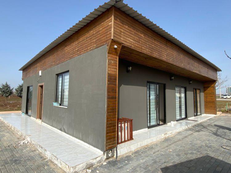 <p>Diyarbakır'da fırsatçıların müstakil arazileri hedef almasıyla, yüzde 50'lere kadar fiyat artışı yaşandı.</p>
<p> </p>