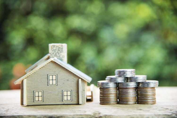 <p>Bu bizi üzüyor, insanlar bir yandan korunma ve ailesini kurtarmayı düşünürken, insani davranmamız gereken yerlerde bu deprem afetinde kendi lehimize çevirmeye çalışıyoruz, bu çok üzücü bir şey.</p>
