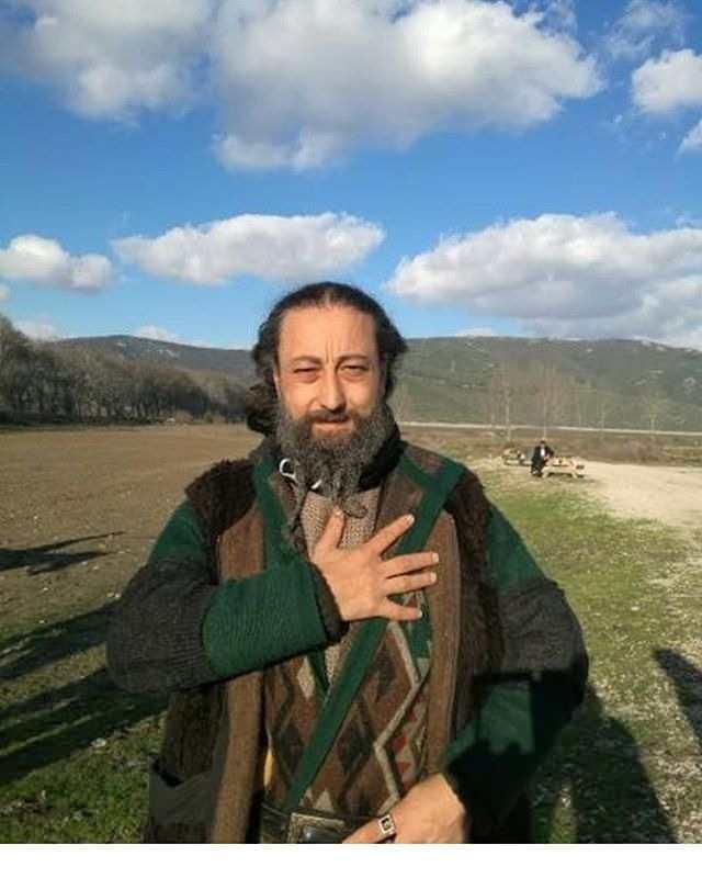 <p><span style="color:#000000"><strong>Yalnızca oyunculuk değil aynı zamanda müzisyenlikle de ilgilenen Gürman'ın hayat hikayesi duyanları şoke etti. Sabah Gazetesi'ne konuşan ünlü isim, çocukluğuna dair bilinmeyenleri ilk kez anlattı.</strong></span></p>