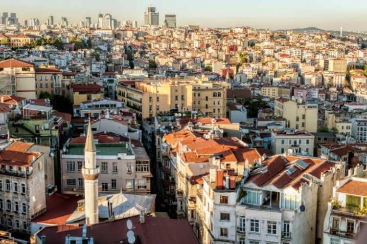 <p>Deprem ve jeoloji uzmanlarının İstanbul’da 2030 yılına kadar büyük bir deprem beklendiği yönündeki görüşleri akıllara yapı sağlamlığı konusunu getiriyor.</p>

<p> </p>
