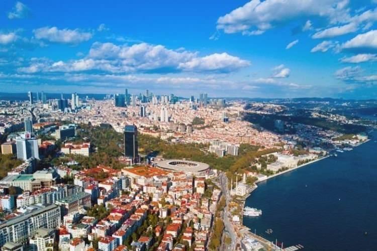 <p><strong>BODRUM KAT DAİRELER 500 BİN TL</strong></p>
<p>Uzmanlar depremde yapı sağlamlığı kadar zemin yapısını da önemli bir etken olarak görüyor. Uzmanlara göre belirtilen ilçelerdeki zemin zayıf ve kayalardan oluşmuyor. Buradaki yapıların normalden daha kuvvetli ve depreme uygun olarak inşa edilmesi elzem olarak görülüyor. </p>