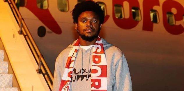 <p>Luiz Adriano<br />
<br />
Eski takımı: Antalyaspor<br />
<br />
Yeni takımı: Internacional</p>
