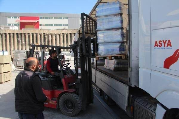 <p>Kahramanmaraş ve Hatay merkezli depremler nedeniyle su şebekelerinin ciddi zarar g&ouml;rd&uuml;ğ&uuml; kentte, &ccedil;oğu yerde kesintiler yaşanıyor. Kesinti olmayan b&ouml;lgelerde ise sağlık a&ccedil;ısından su t&uuml;ketilmemesi &ouml;nerildi.&nbsp;</p>
