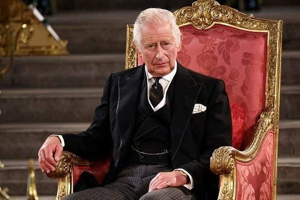 <p><span style="color:#000000"><strong>Kraliyet ailesinde köklü değişimlere neden olan bu ölüm haberinin ardından 64 yıldır kral olmayı bekleyen Prens Charles, tahtın yeni sahibi olmayı başardı.</strong></span></p>

