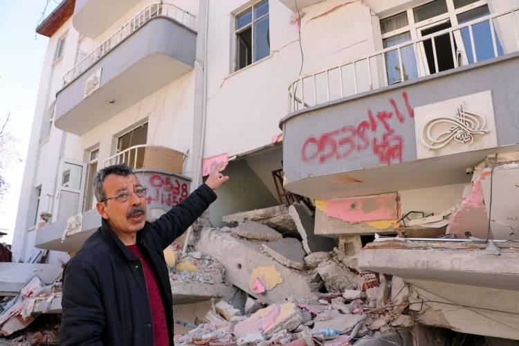 <p>Çadır ayarlayabilirsek, işimizde çalışarak hayat mücadelesine devam edeceğiz. Tek düşüncemiz, bu. Sadece sığınacak bir çadırımız olsun. Başka bir şey istemiyoruz. Tek sorunumuz barınma" diye konuştu. </p>