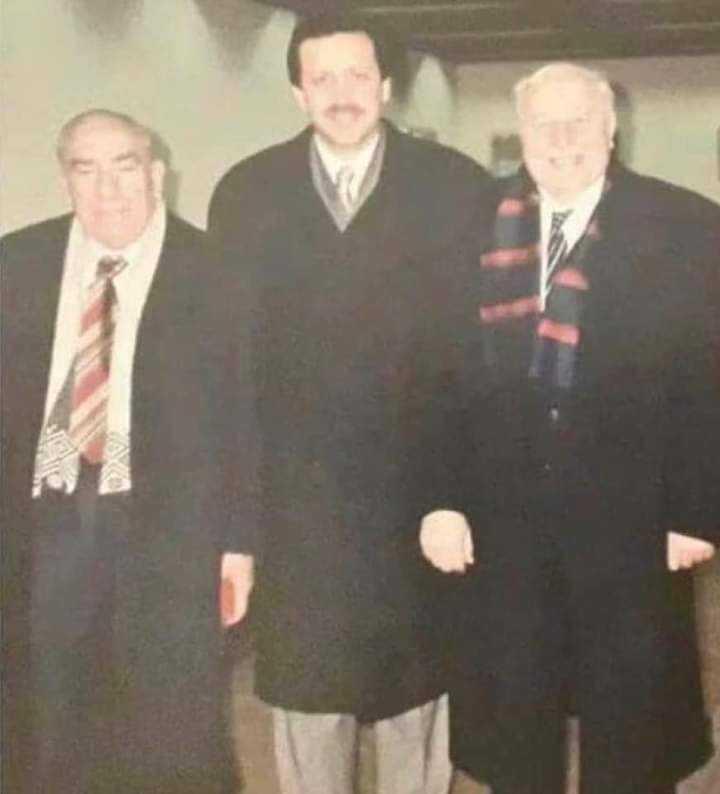 <p>Erbakan, 5 yıllık siyaset yasağının kaldırılmasının ardından Mayıs 2003'te Saadet Partisi Genel Başkanı oldu.</p>