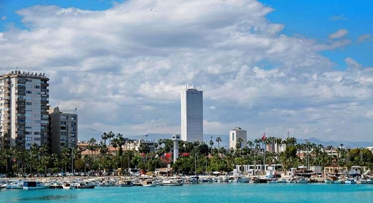 <p>Bu sayınında da yüzde 10 ila 15 arasında artan su tüketiminden ölçüldüğünü aktaran Canpolat, “Kentin trafiği tıkanmış durumda. Mersin’in 33 plakası dışında çok sayıda plaka görüyoruz” dedi.</p>