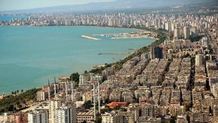 <p>Tüm Girişimci Emlak Müşavirleri Derneği (TÜGEM) Mersin Şube Başkanı ve Mersin Ticaret ve Sanayi Odası Emlak Komitesi Başkanı Ümit Mete de, kentin ağırlıklı Hatay olmak üzere 1 milyona yakın depremzede göç aldığını söyledi. </p>