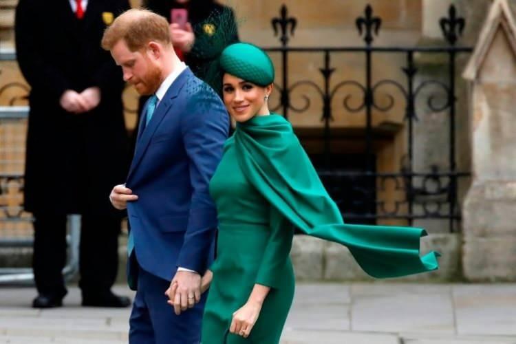 <p><span style="color:#000000"><strong>Prens Harry ve eşi Meghan'a geçtiğimiz sene hayatını kaybeden Kraliçe II. Elizabeth tarafından düğün hediyesi olarak verilen konutta 10 yatak odası bulunuyor. Harry ile Meghan, evlendikten sonra Kensington Sarayı'nda Prens'e ait küçük konutta yaşamaya başladı.</strong></span></p>
<p> </p>