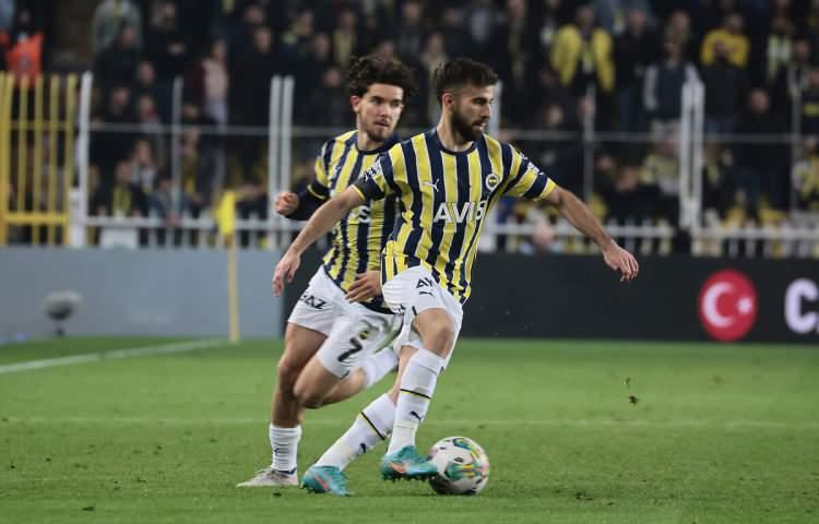 <p>Daha önce Fenerbahçe'ye Rossi için iki teklif sunan Brezilya takımı Flamengo, ara transferde bir kez daha nabız yokladı.</p>
