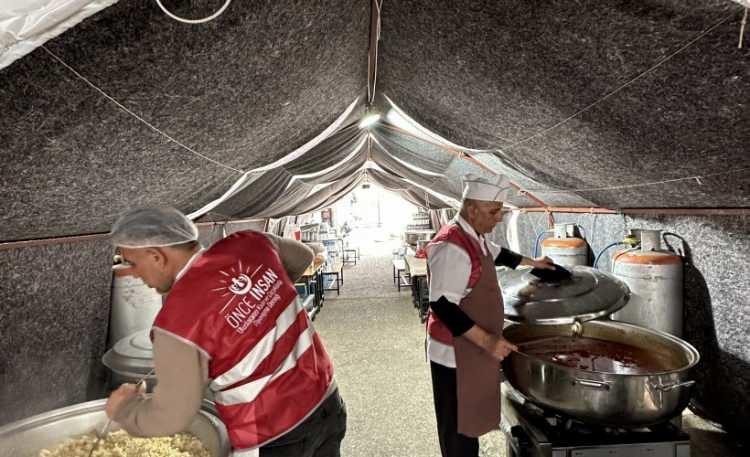 <p>&Ouml;nce İnsan Derneği</p>
