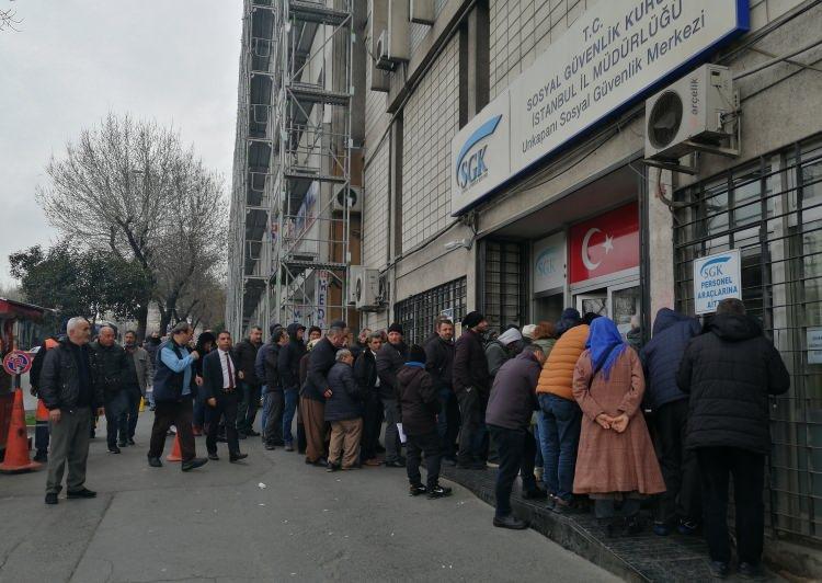 <p>Ayın 14'ünde de ilişiğimiz kesiliyor. Allah herkese nasip etsin, güzel bir mutluluk. Hiç ummuyordum, 47 yaşında emekli oluyorum." diye konuştu.</p>
