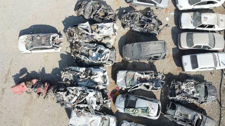 <p>Kahramanmaraş merkezli depremlerden en çok etkilenen iller arasında yer alan Adıyaman'da yüzlerce araç enkaz altında kaldı.</p>