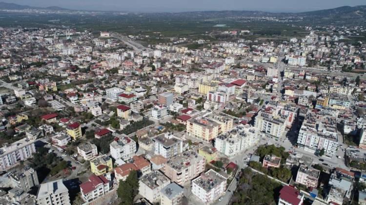 <p>Kahramanmaraş merkezli depremlerin ardından şu ana kadar 10 bin üzerinde artçı sarsıntı ve depremin meydana geldiğini belirten Yozgat Bozok Üniversitesi Mühendislik ve Mimarlık Fakültesi Jeoloji Mühendisliği Bölümü Başkanı Öğretim Üyesi Prof. Dr. Uğur Temiz, Maden Tetkik Arama Genel Müdürlüğü verilerine göre ülke genelinde 500’e yakın diri fay hattının bulunduğunu söyledi.</p>
